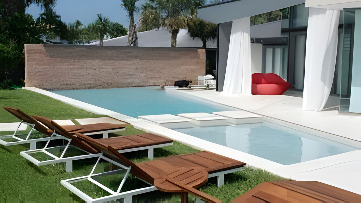 AQUA Custom Pools and Spas pool design and build